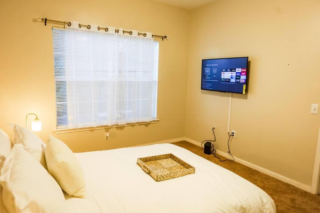Lux 2Bd 2Ba Minutes From The Water Lejlighed Pensacola Eksteriør billede