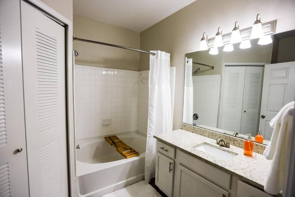 Lux 2Bd 2Ba Minutes From The Water Lejlighed Pensacola Eksteriør billede